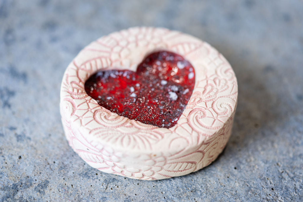 Lace Detail Pet Memorial Pebble - Natural Ceramic Tribute with Colored Texture