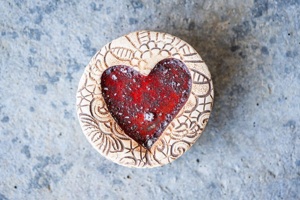 Lace Detail Pet Memorial Pebble - Natural Ceramic Tribute with Colored Texture