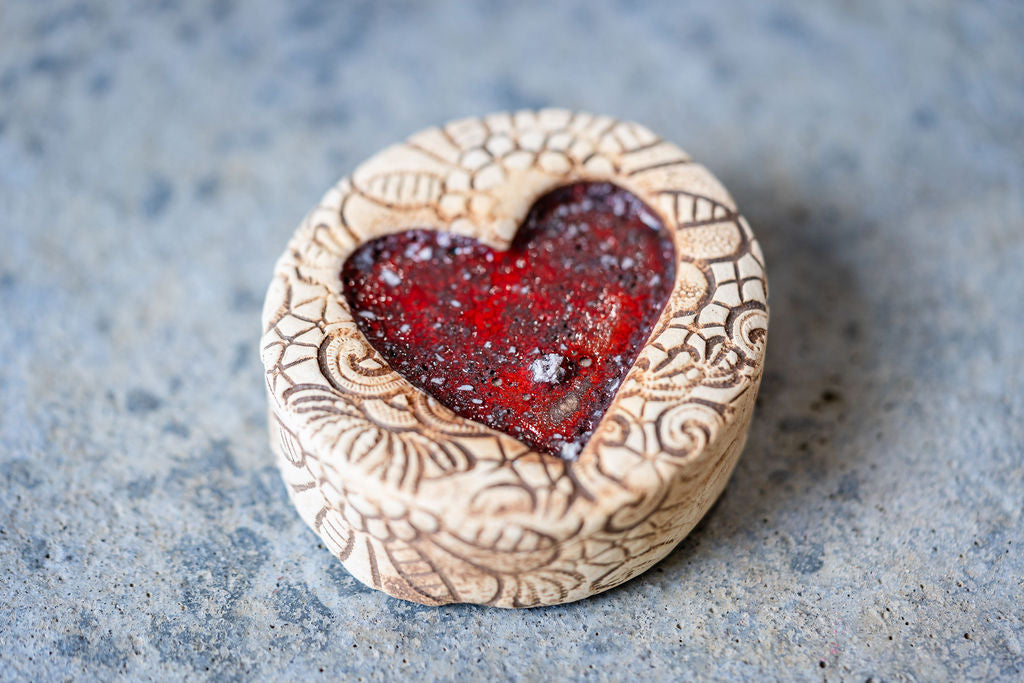 Lace Detail Pet Memorial Pebble - Natural Ceramic Tribute with Colored Texture