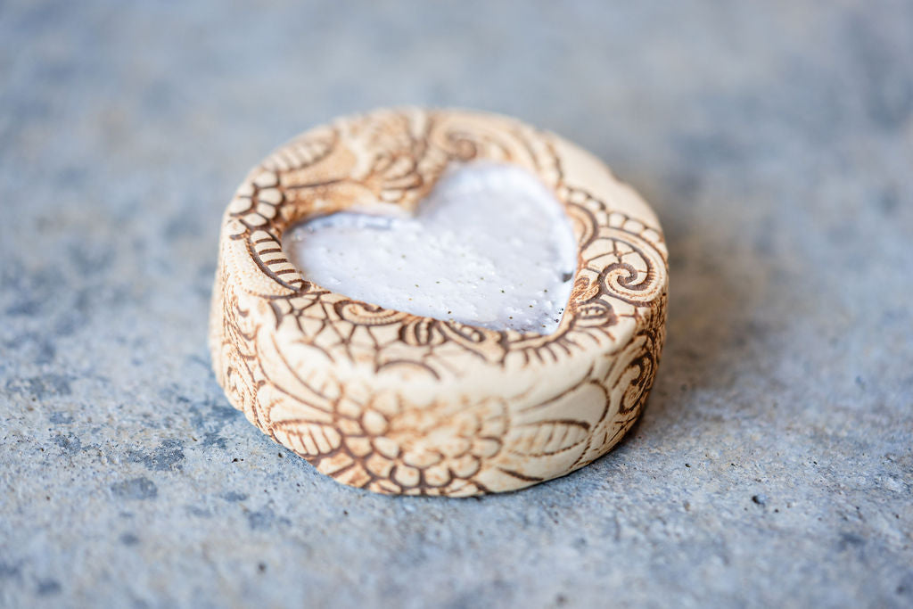 Lace Detail Pet Memorial Pebble - Natural Ceramic Tribute with Colored Texture