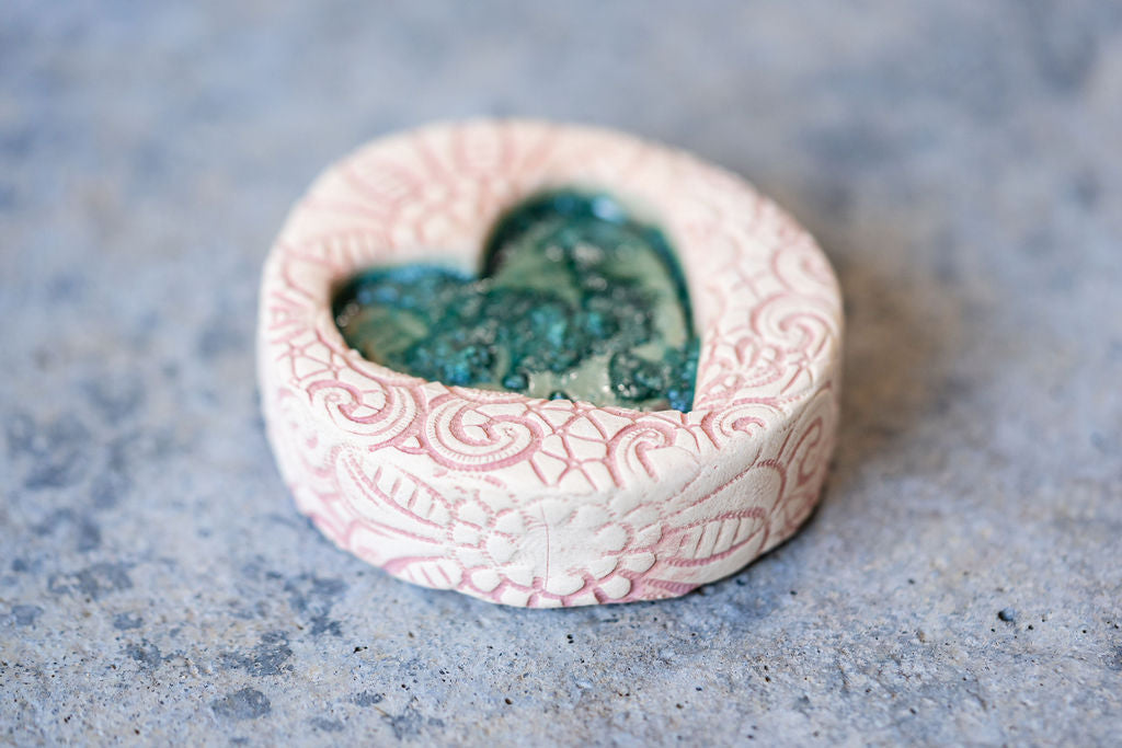 Lace Detail Pet Memorial Pebble - Natural Ceramic Tribute with Colored Texture
