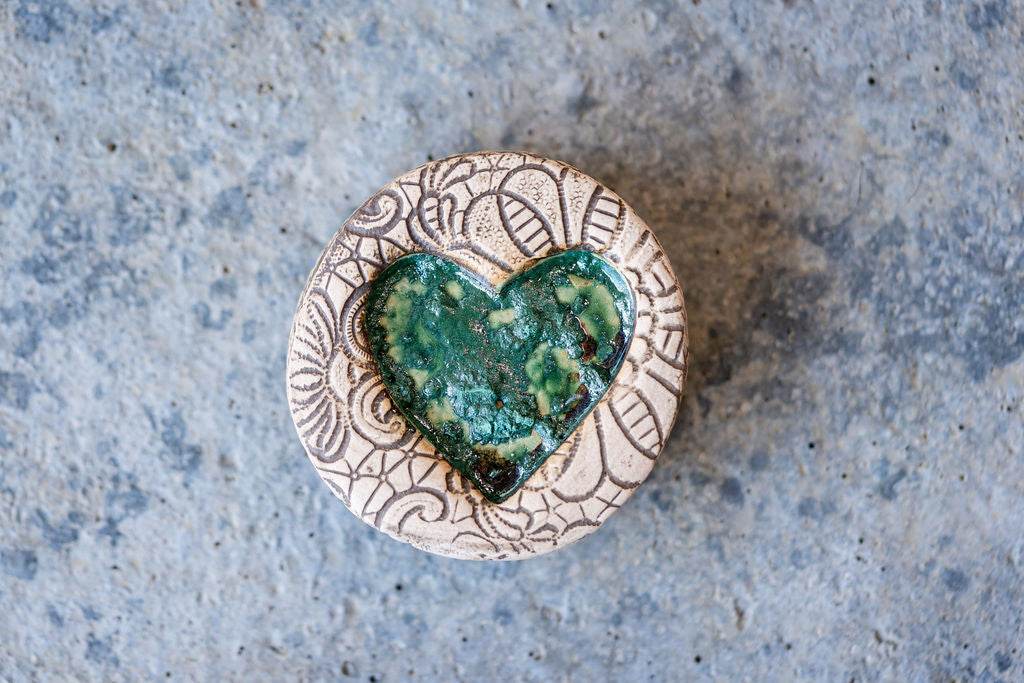 Lace Detail Pet Memorial Pebble - Natural Ceramic Tribute with Colored Texture
