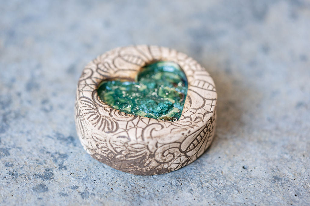 Lace Detail Pet Memorial Pebble - Natural Ceramic Tribute with Colored Texture