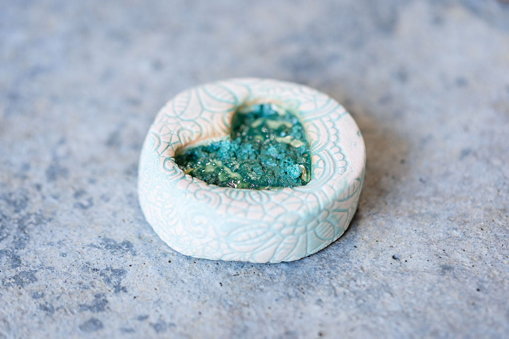 Lace Detail Pet Memorial Pebble - Natural Ceramic Tribute with Colored Texture