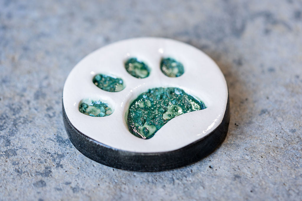 Circular Pet Memorial Tile with Paw Print - Minimalist Ceramic Tribute