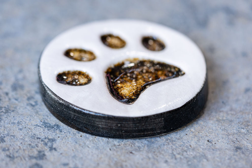 Circular Pet Memorial Tile with Paw Print - Minimalist Ceramic Tribute