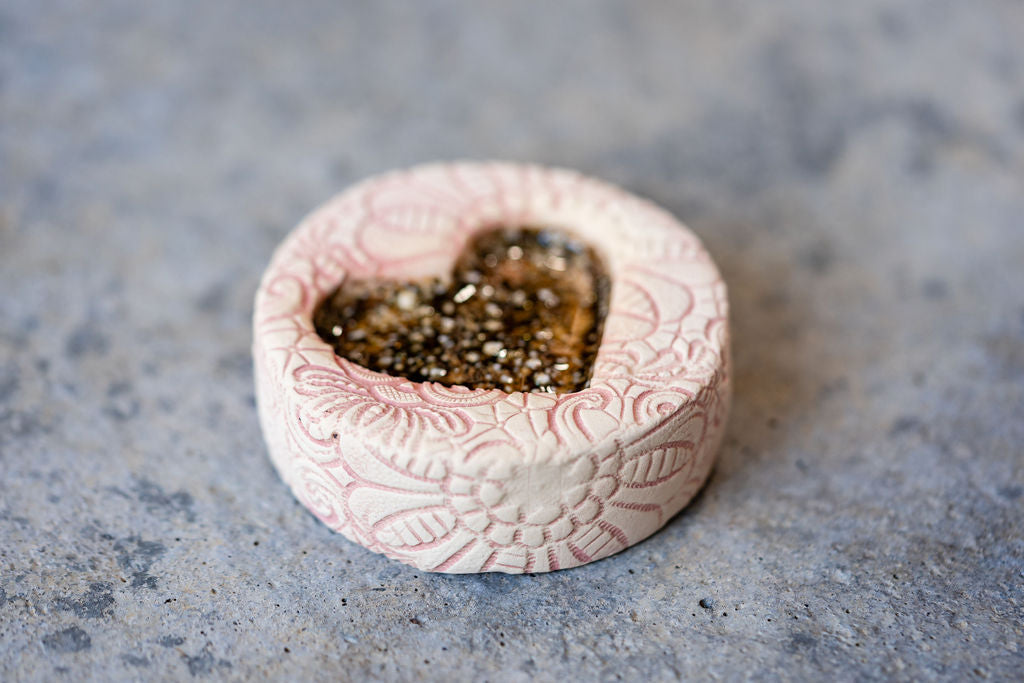 Lace Detail Pet Memorial Pebble - Natural Ceramic Tribute with Colored Texture