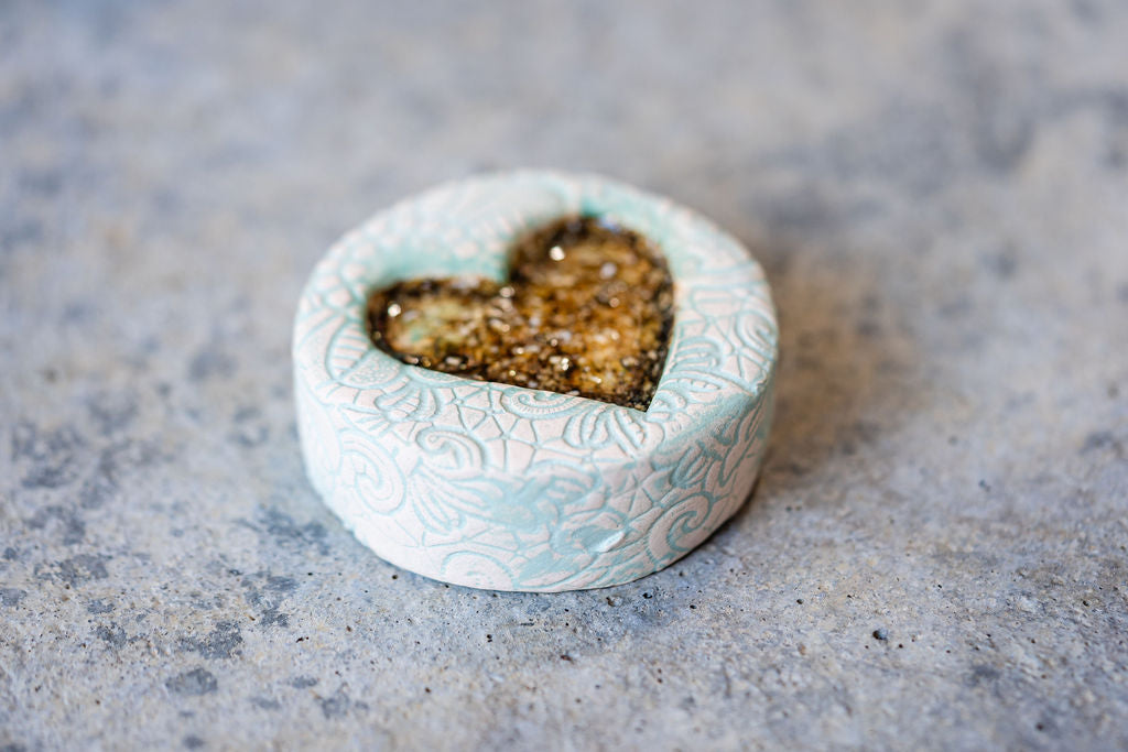 Lace Detail Pet Memorial Pebble - Natural Ceramic Tribute with Colored Texture