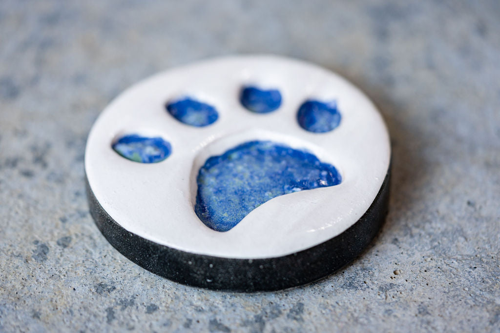 Circular Pet Memorial Tile with Paw Print - Minimalist Ceramic Tribute