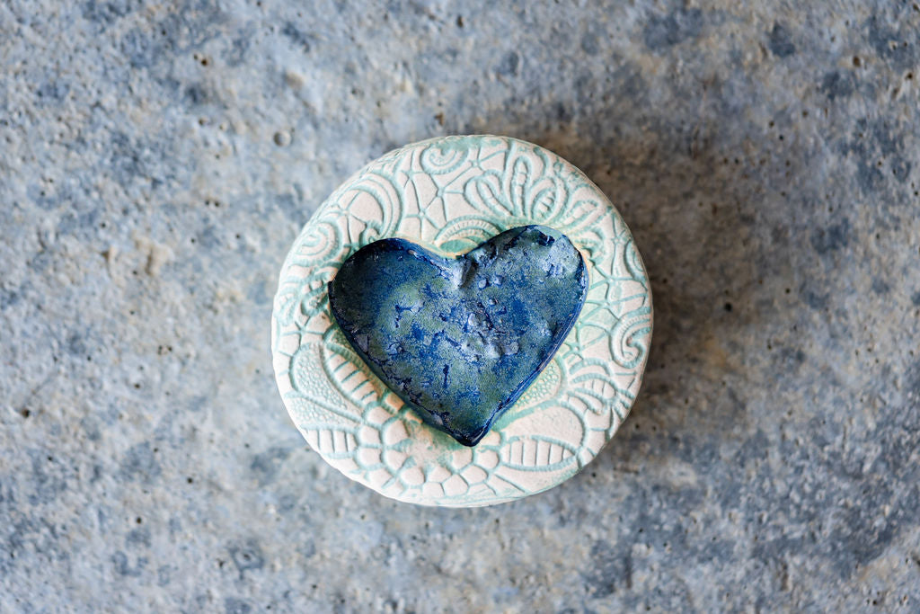 Lace Detail Pet Memorial Pebble - Natural Ceramic Tribute with Colored Texture