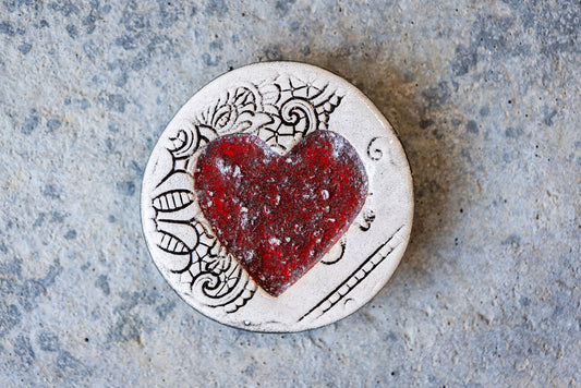 Lace-Patterned Circular Memorial Tile - Textured Ceramic Tribute with Ash-Infused Heart