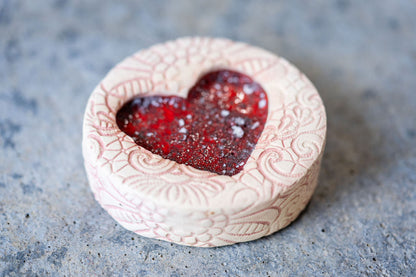 Lace Detail Pet Memorial Pebble - Natural Ceramic Tribute with Colored Texture
