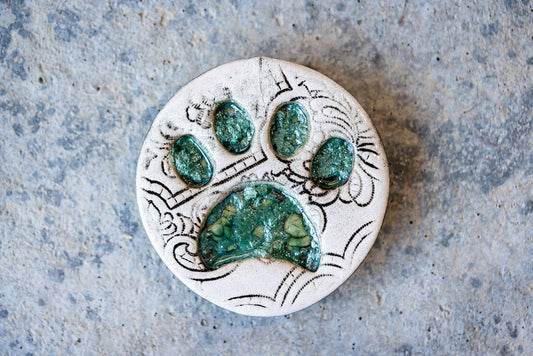 Lace-Patterned Circular Pet Memorial Tile - Textured Ceramic Tribute with Paw Print