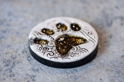 Lace-Patterned Circular Pet Memorial Tile - Textured Ceramic Tribute with Paw Print