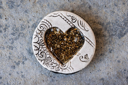 Lace-Patterned Circular Memorial Tile - Textured Ceramic Tribute with Ash-Infused Heart