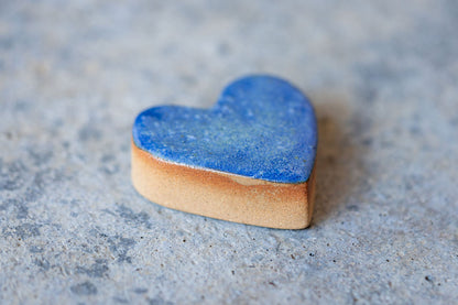 Lace-Patterned Circular Memorial Tile - Textured Ceramic Tribute with Ash-Infused Heart